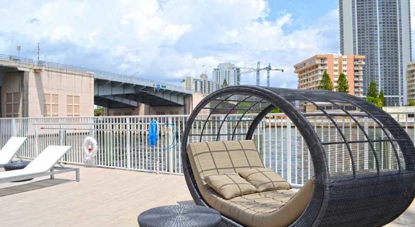 Aparthotel Beachwalk Elite And 4*