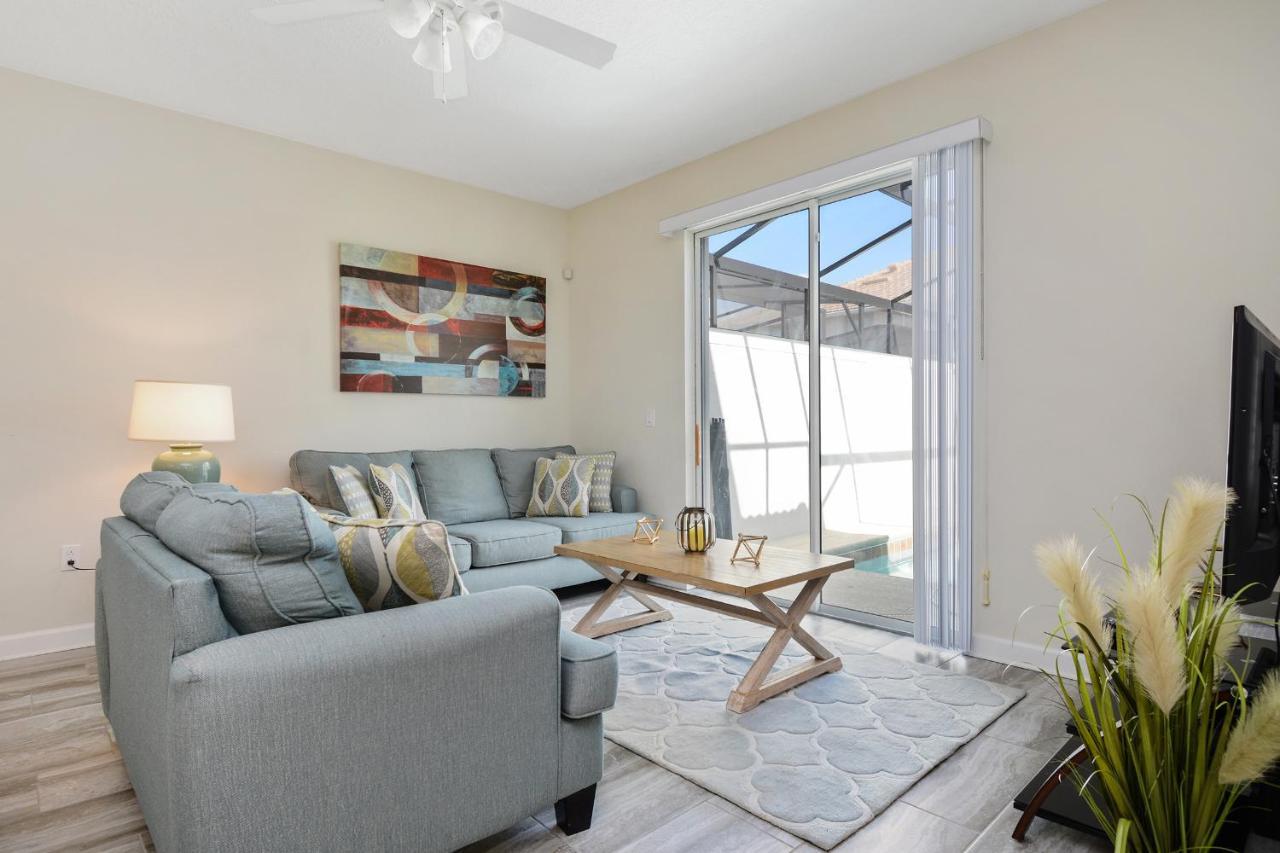 Four Bedrooms With Pool 3079 Holiday home *