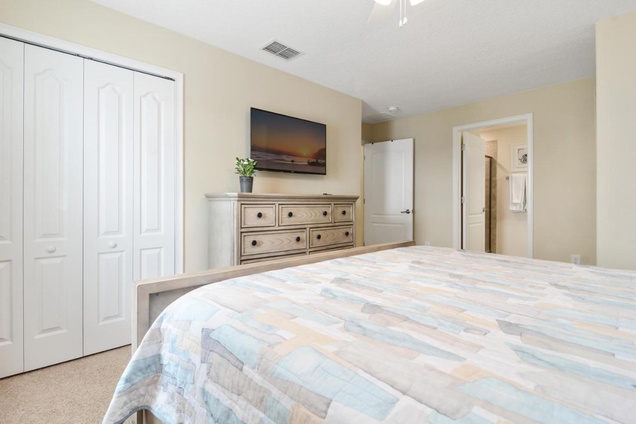 Five Bedrooms With Pool 4851 Holiday home