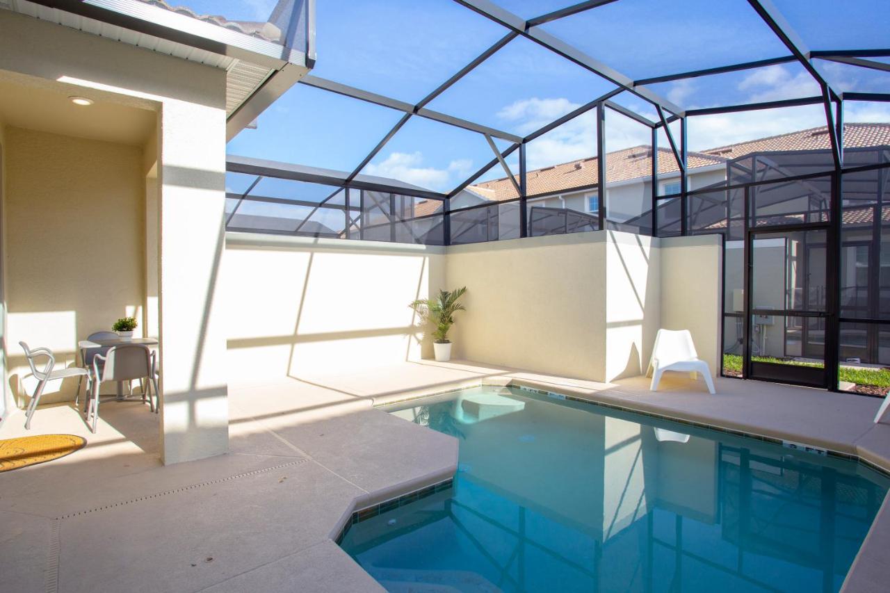 Holiday home Stunning 5 Bd W/ Pool Close To 4822 *