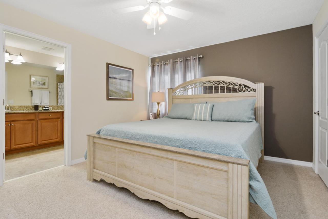 Five Bedrooms With Pool 4851 Holiday home