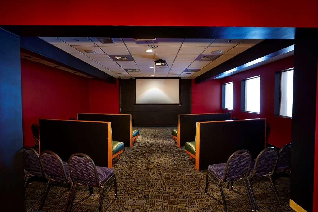 Hotel Ramada By Wyndham Flamingo Water Park 3*