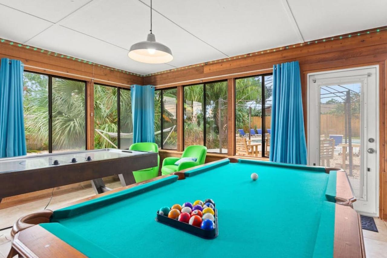 The Flip Flop Stop - Private Heated Pool, Pool House, Backyard Oasis And Game Holiday home