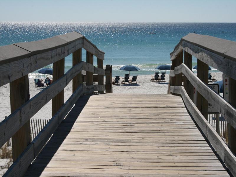 Apartment Pi 304 - Beachfront - Sleeps 6 - Beach Service - Great Family Getaway! *
