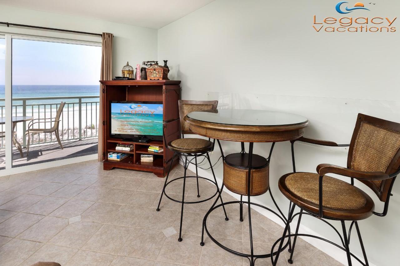 Pi 304 - Beachfront - Sleeps 6 - Beach Service - Great Family Getaway! * Fort Walton Beach