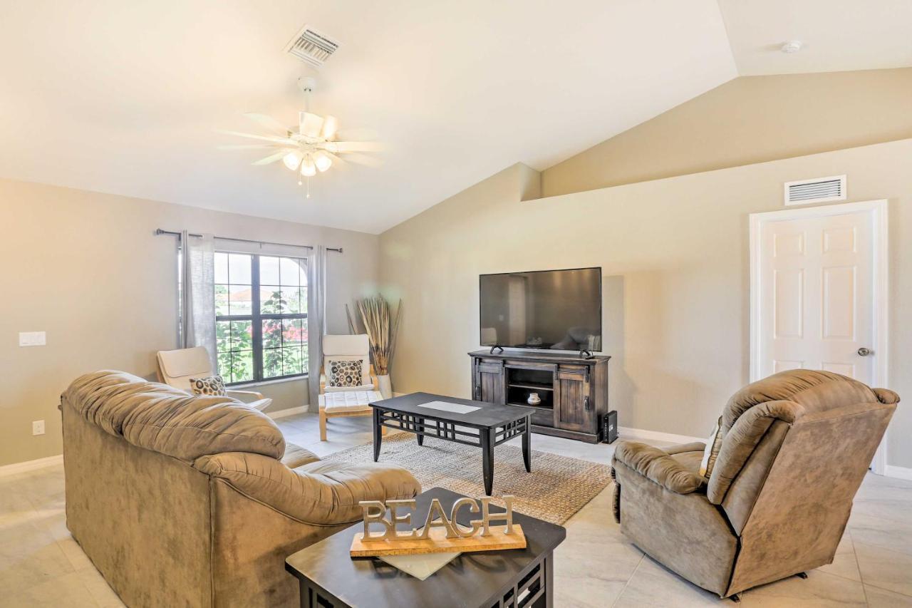Holiday home House With Private Screened Pool! *