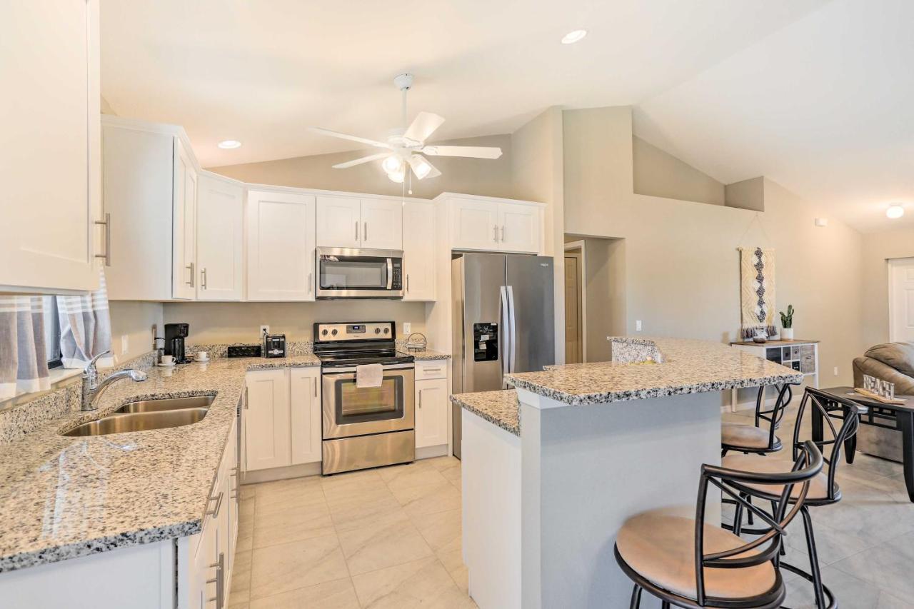 House With Private Screened Pool! Holiday home Cape Coral