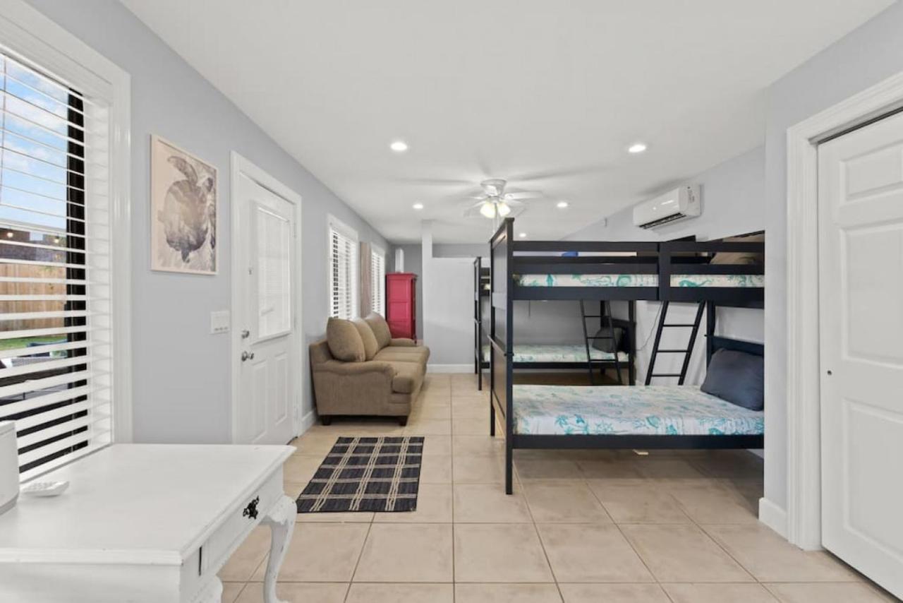 The Flip Flop Stop - Private Heated Pool, Pool House, Backyard Oasis And Game *