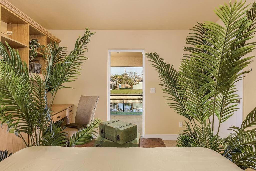 Villa Welcome To The Jungle! Pool & Jacuzzi! Sleeps 12+! *