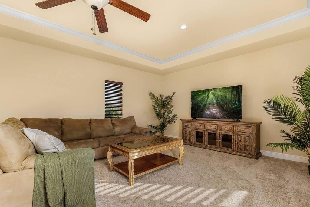Welcome To The Jungle! Pool & Jacuzzi! Sleeps 12+! Villa *
