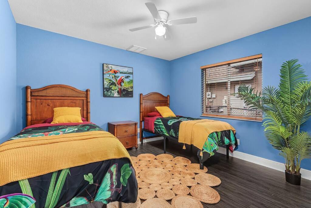 Welcome To The Jungle! Pool & Jacuzzi! Sleeps 12+!