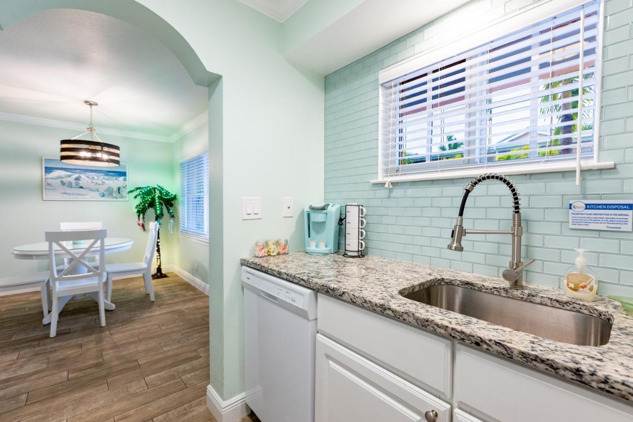 Gorgeous Coastal Barefoot Beach Indian Shore Apartment *
