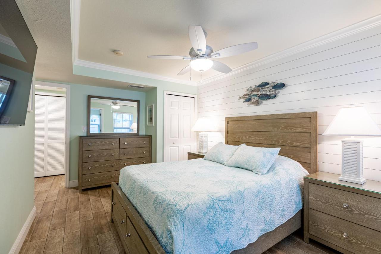 Gorgeous Coastal Barefoot Beach Indian Shore Apartment