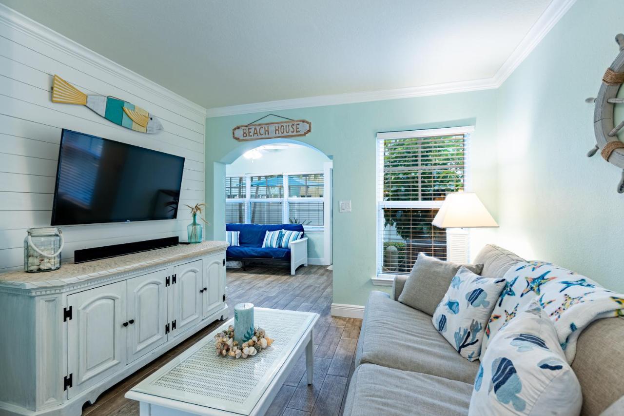 Gorgeous Coastal Barefoot Beach Indian Shore Apartment *