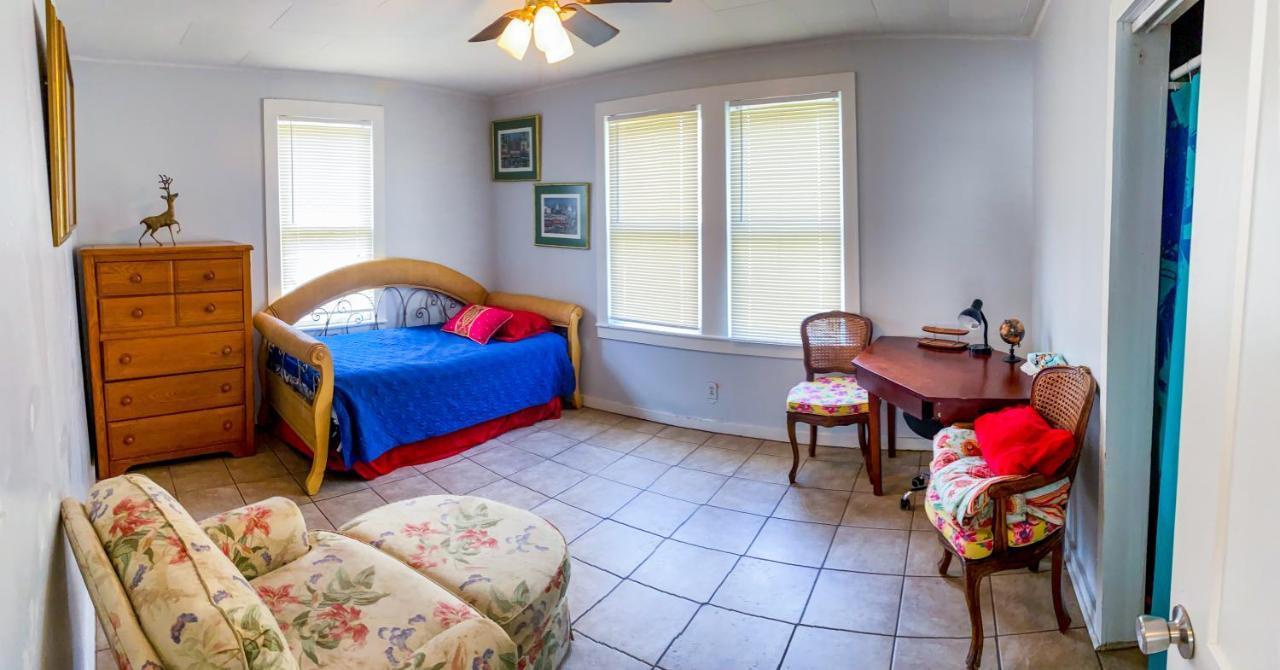 Private In With Fenced Yard, Piano, Location, Pets Welcome *