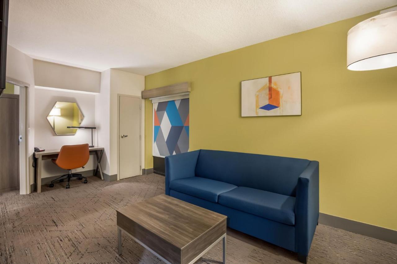 Express & Perry, An Ihg Perry