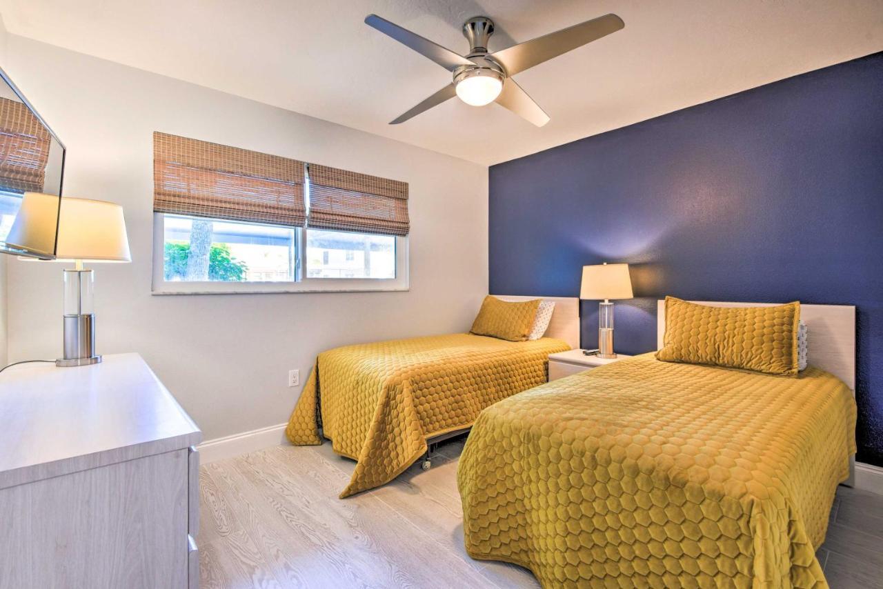 Walk To With Pool And Patio In Sarasota! Sarasota