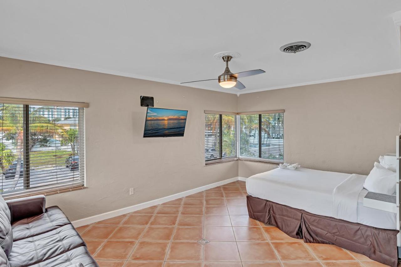 Hollywood Beach Hotels 3*