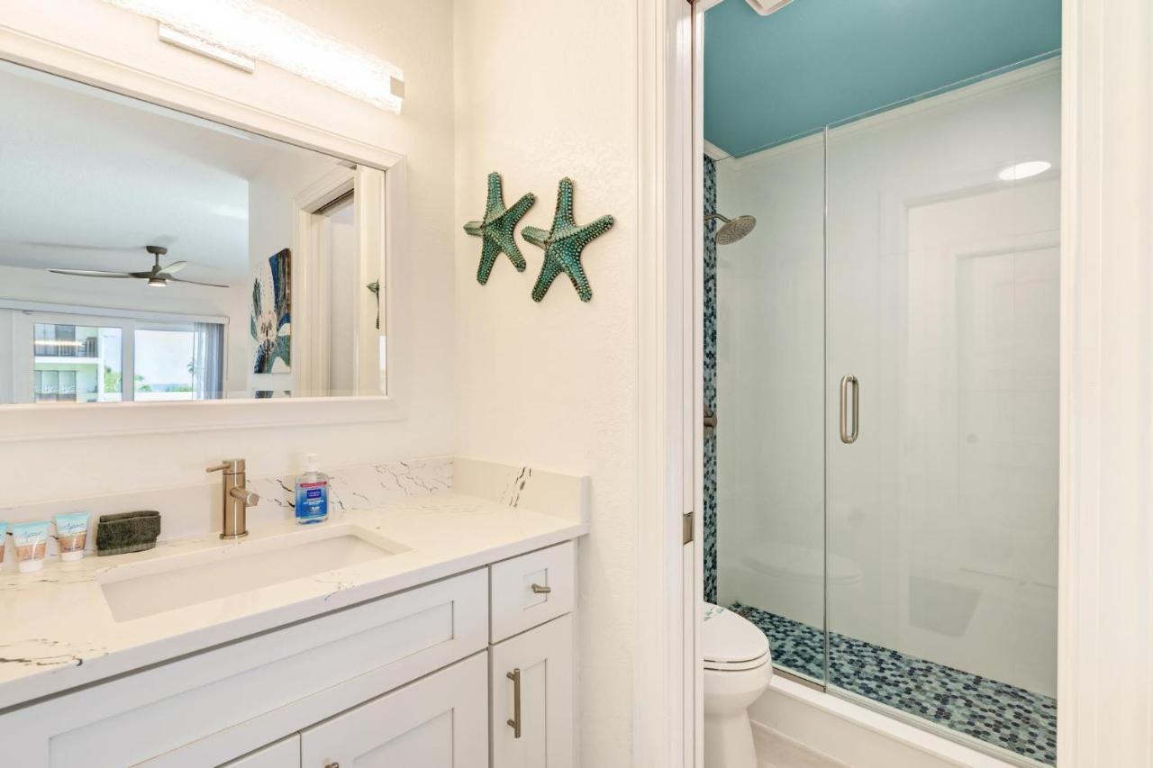Apartment Absolute Anna Maria-private Access-heated Pool-water Views From Every Bradenton Beach