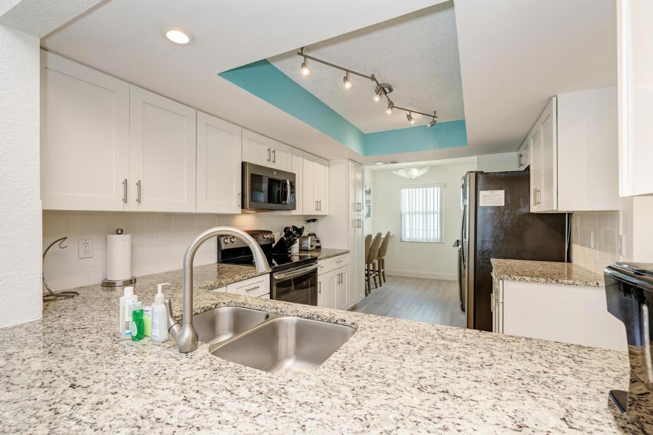Absolute Anna Maria-private Access-heated Pool-water Views From Every Apartment *