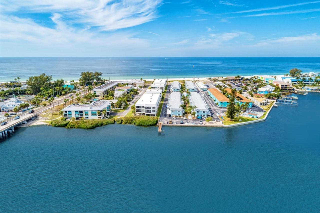 Apartment Absolute Anna Maria-private Access-heated Pool-water Views From Every *