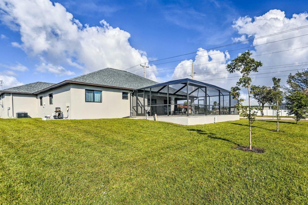 House With Private Screened Pool! Holiday home Cape Coral