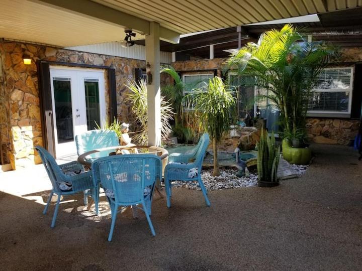 Holiday home Waterfront Mid Century - Close To Beach - 2 Bedroom 3 Ba *