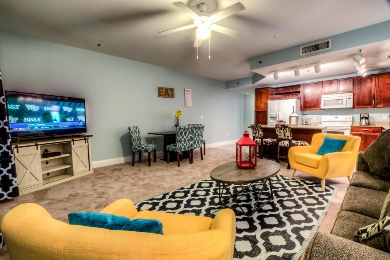 Laketown Wharf 537 By Aneliya