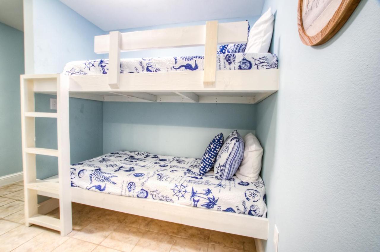Laketown Wharf 535 By Aneliya Holiday home *