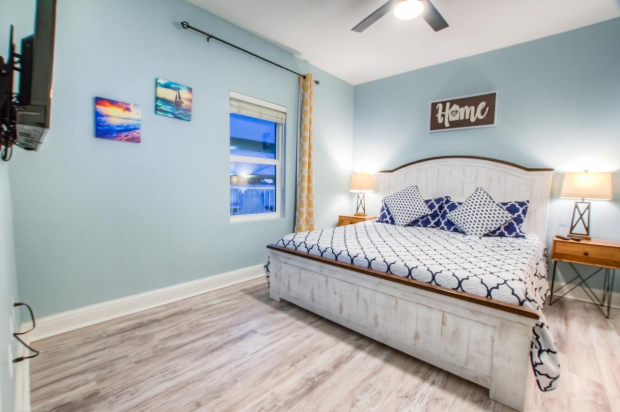 Laketown Wharf 535 By Aneliya *