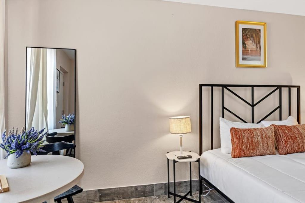 Apartment Located By The Beach 1 Bedroom With Parking And Pool