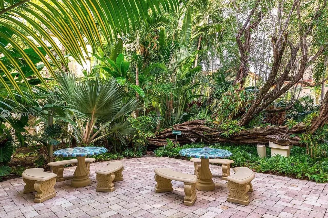 Renovated In The Heart Of Palm - Free Parking, Security Box Aparthotel Palm Beach
