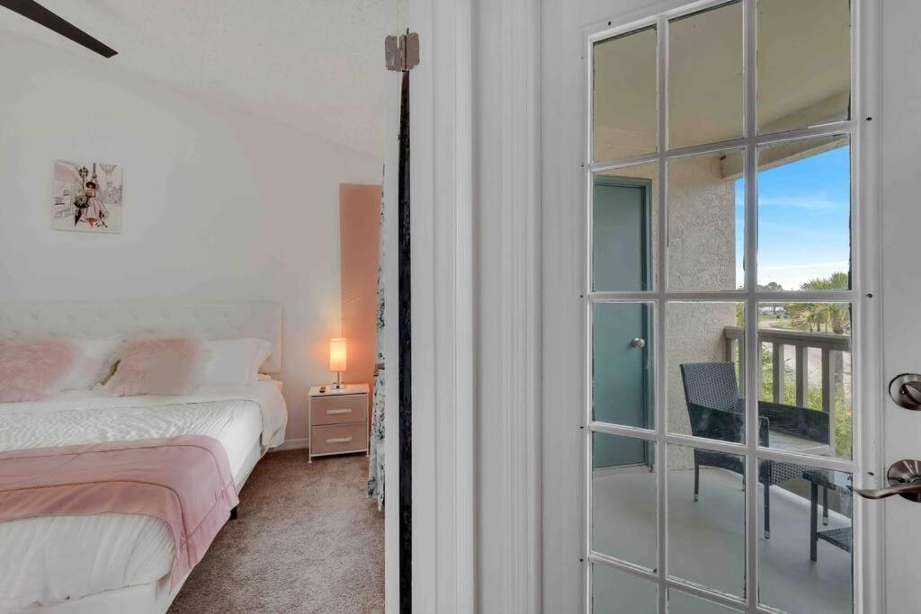 Remodeled Cozy Pink Themed Family Unit - 10 Mins From