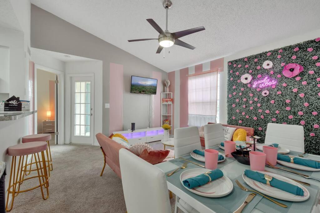 Apartment Remodeled Cozy Pink Themed Family Unit - 10 Mins From