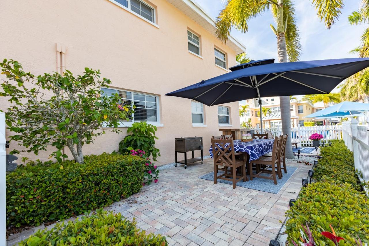 Premier 2bd Waterfront Barefoot Beach