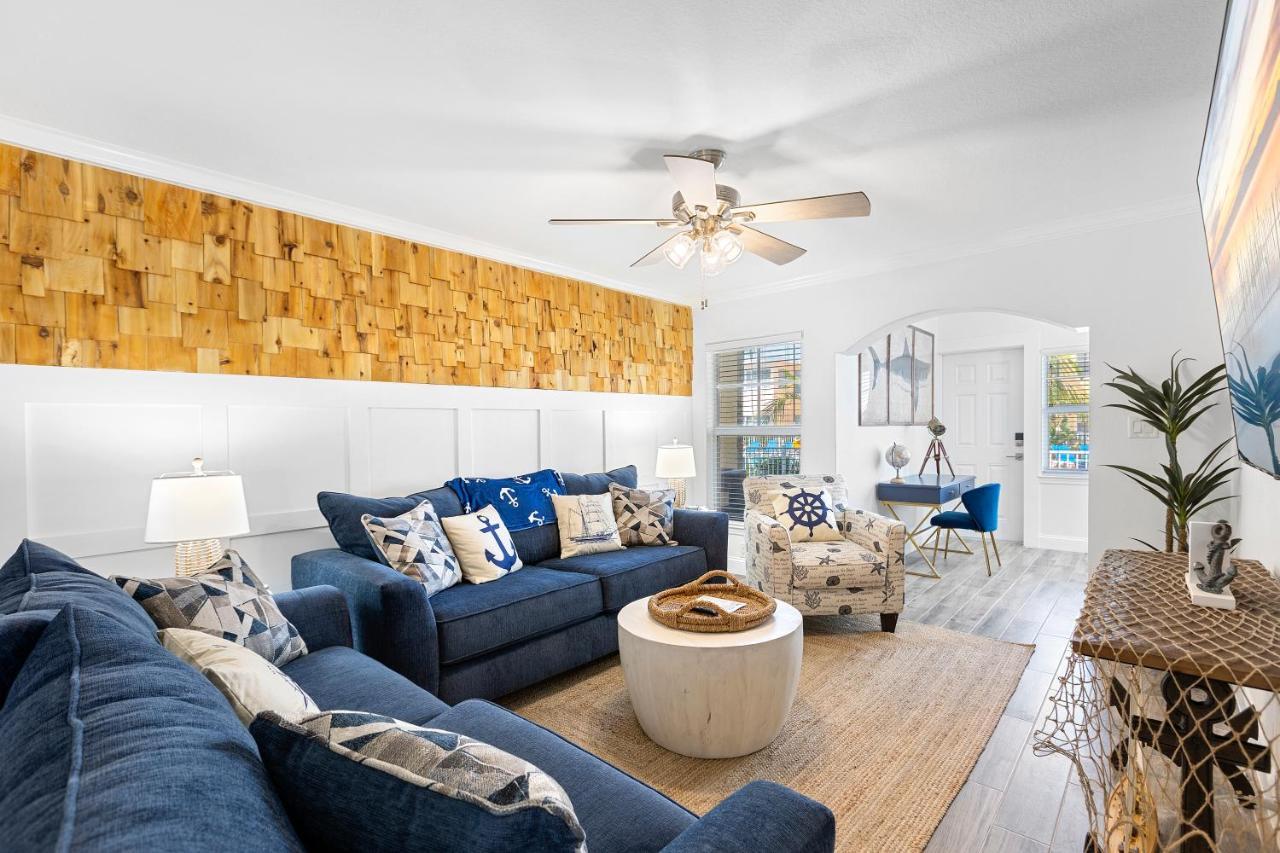 Premier 2bd Waterfront Barefoot Beach Apartment