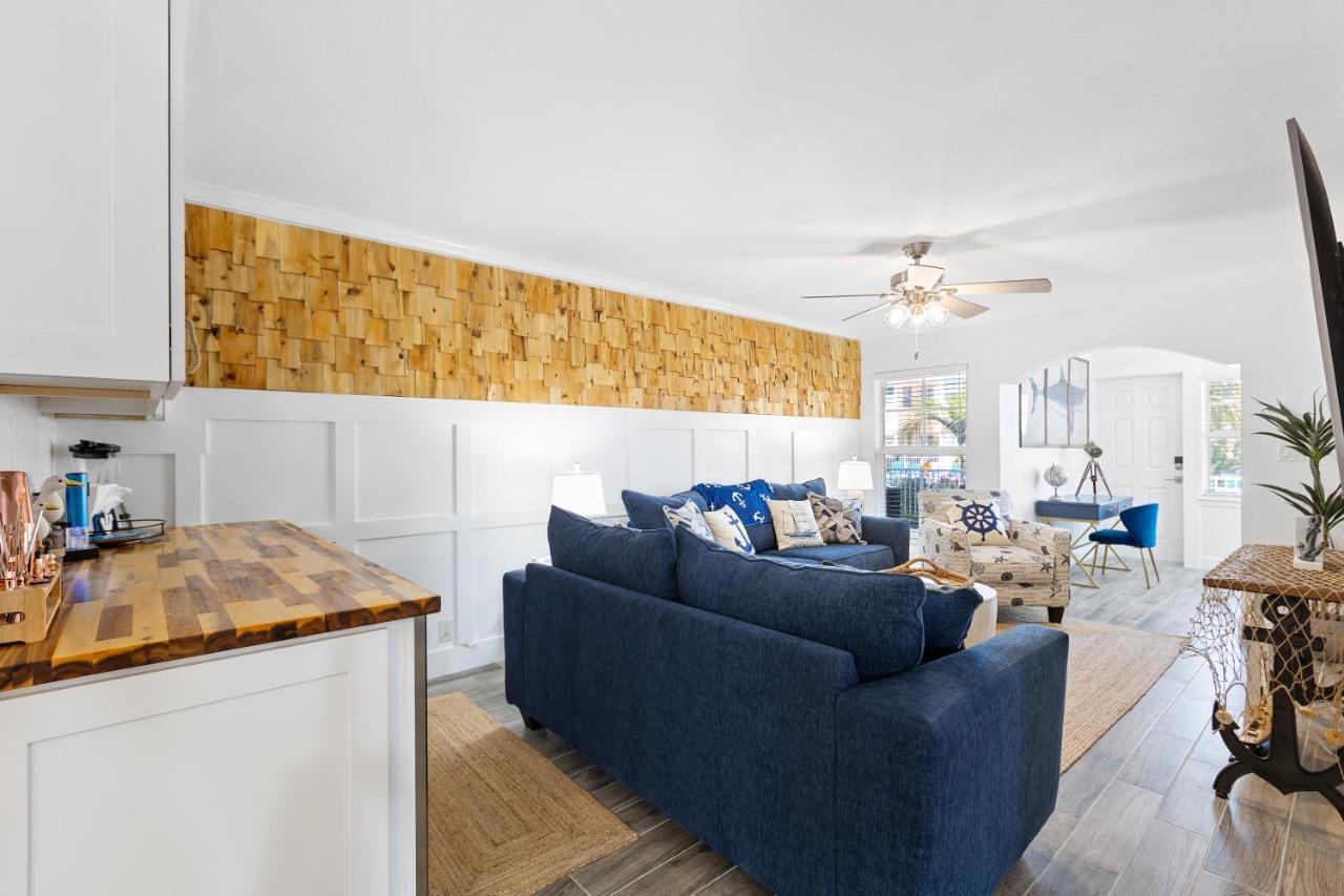 Premier 2bd Waterfront Barefoot Beach * Clearwater Beach