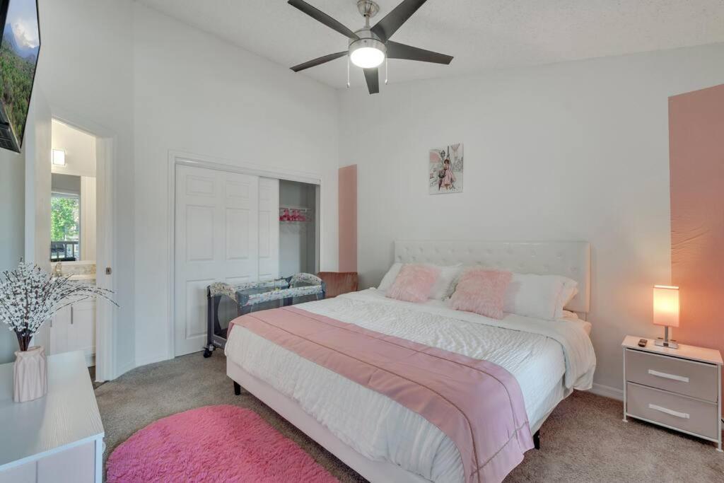 Apartment Remodeled Cozy Pink Themed Family Unit - 10 Mins From