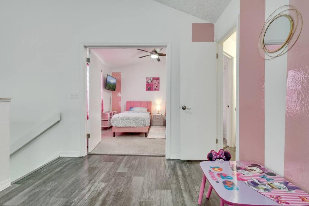 Apartment Remodeled Cozy Pink Themed Family Unit - 10 Mins From *
