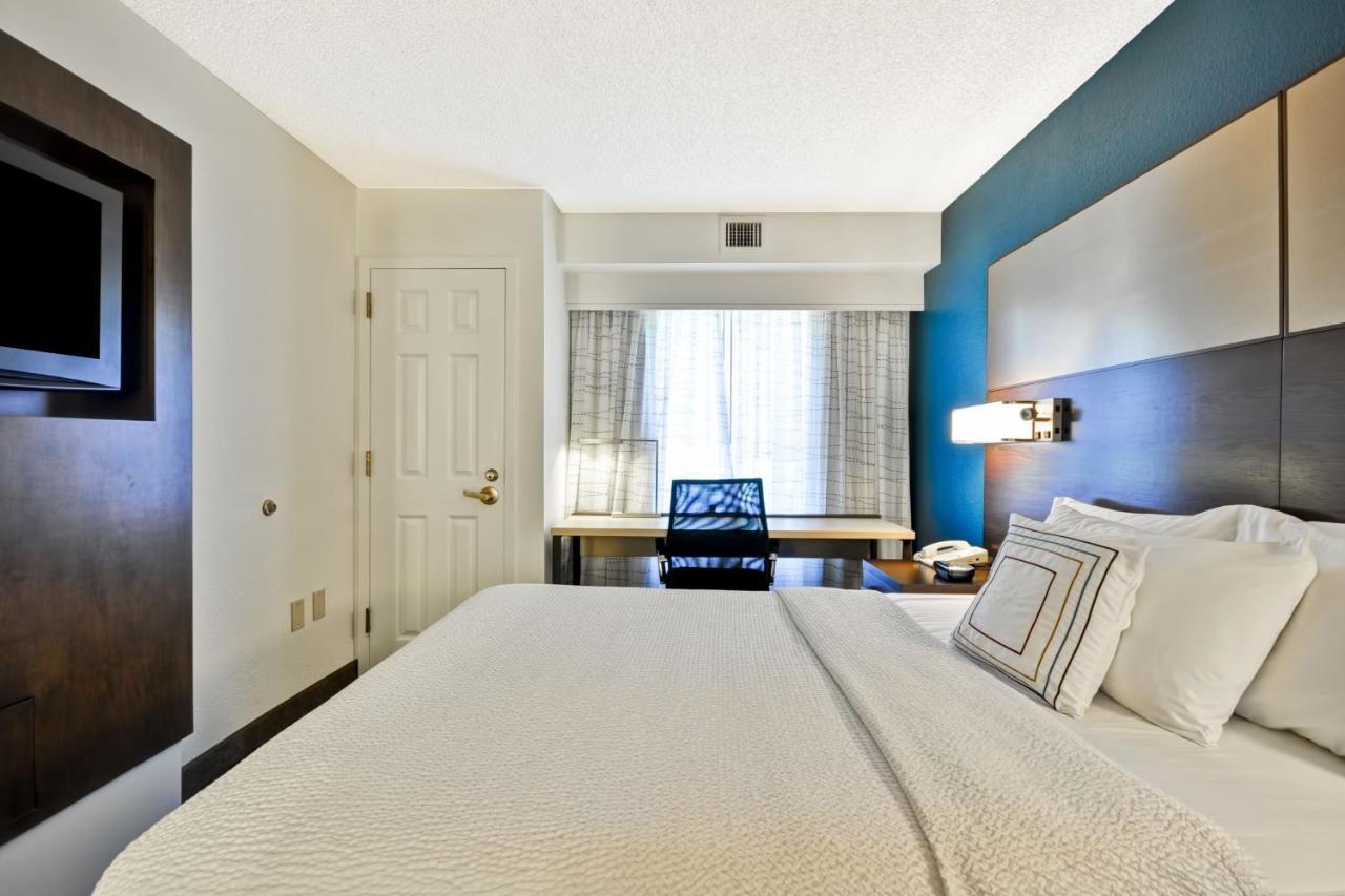 By Marriott Airport Hotel 3*