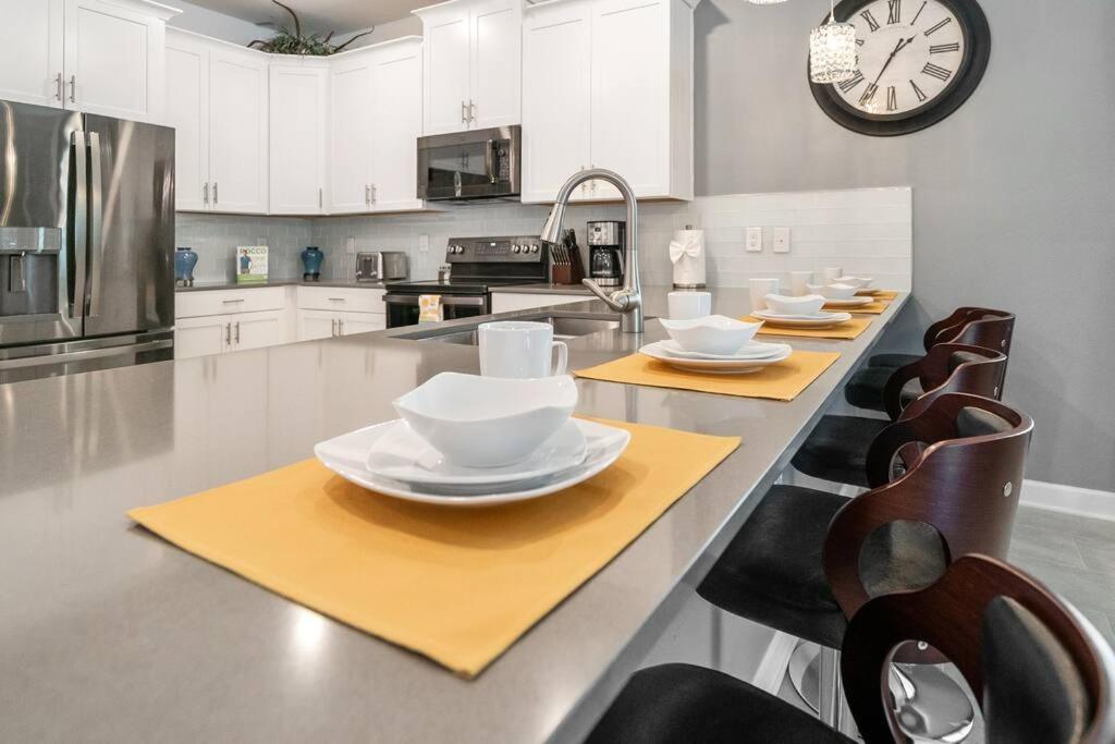 Luxury 9br @ Storey Near *