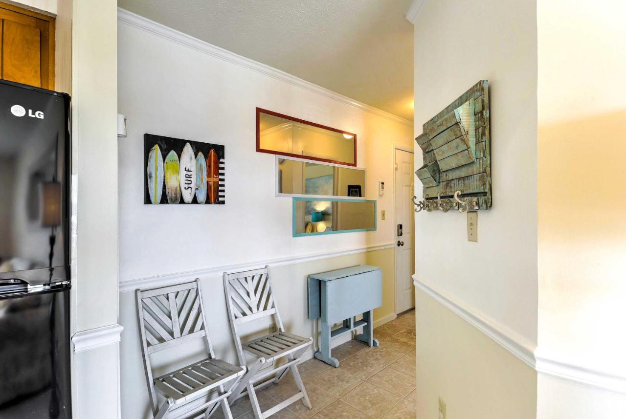 Apartment Pcb With Pool And Grill Access - Walk To Beach! *