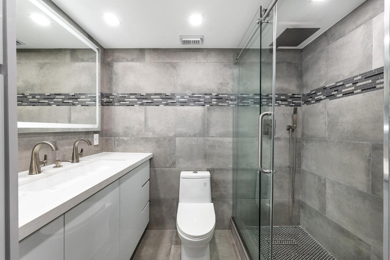 Amazing 2br 2ba Newly Reno Beachfront W/beach View Apartment
