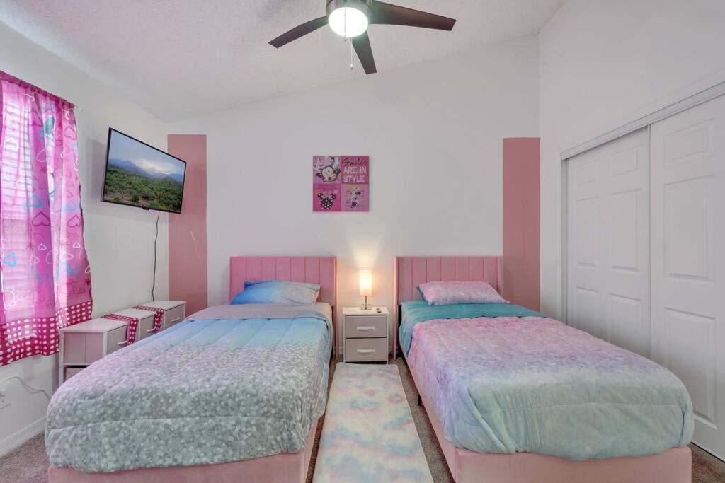 Remodeled Cozy Pink Themed Family Unit - 10 Mins From Apartment Kissimmee