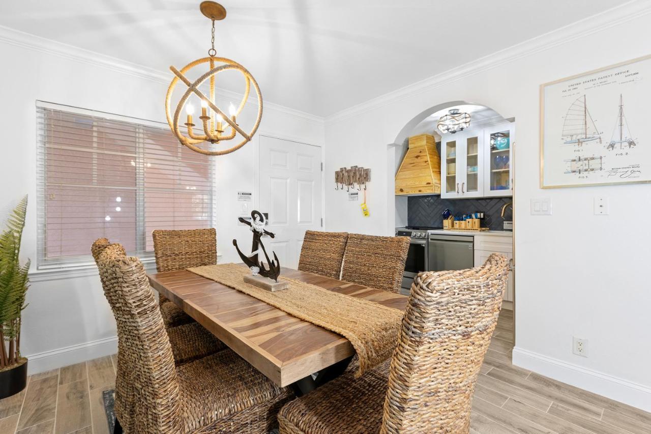 Premier 2bd Waterfront Barefoot Beach Apartment *