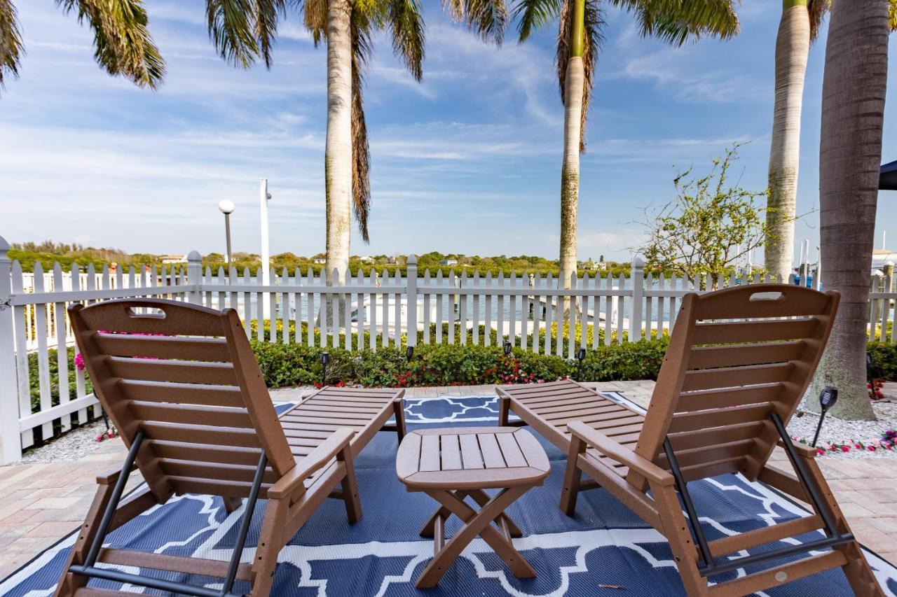 Premier 2bd Waterfront Barefoot Beach *