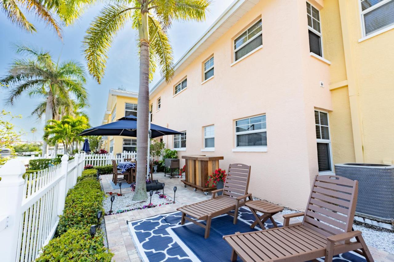 Premier 2bd Waterfront Barefoot Beach Apartment