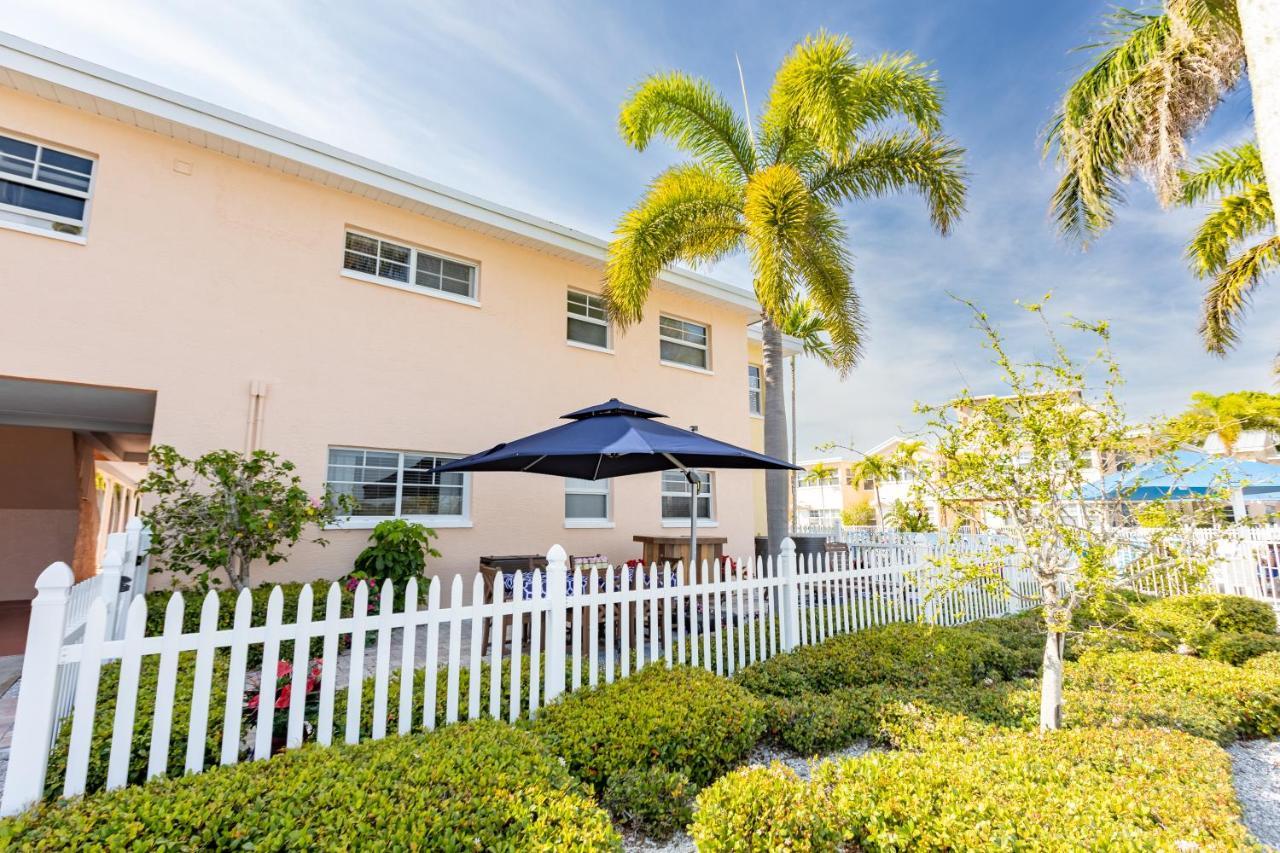 Premier 2bd Waterfront Barefoot Beach