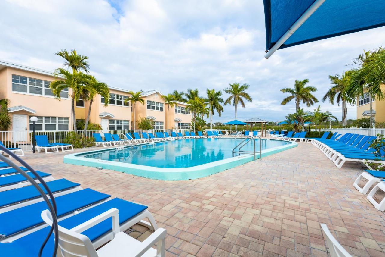 Premier 2bd Waterfront Barefoot Beach Apartment *
