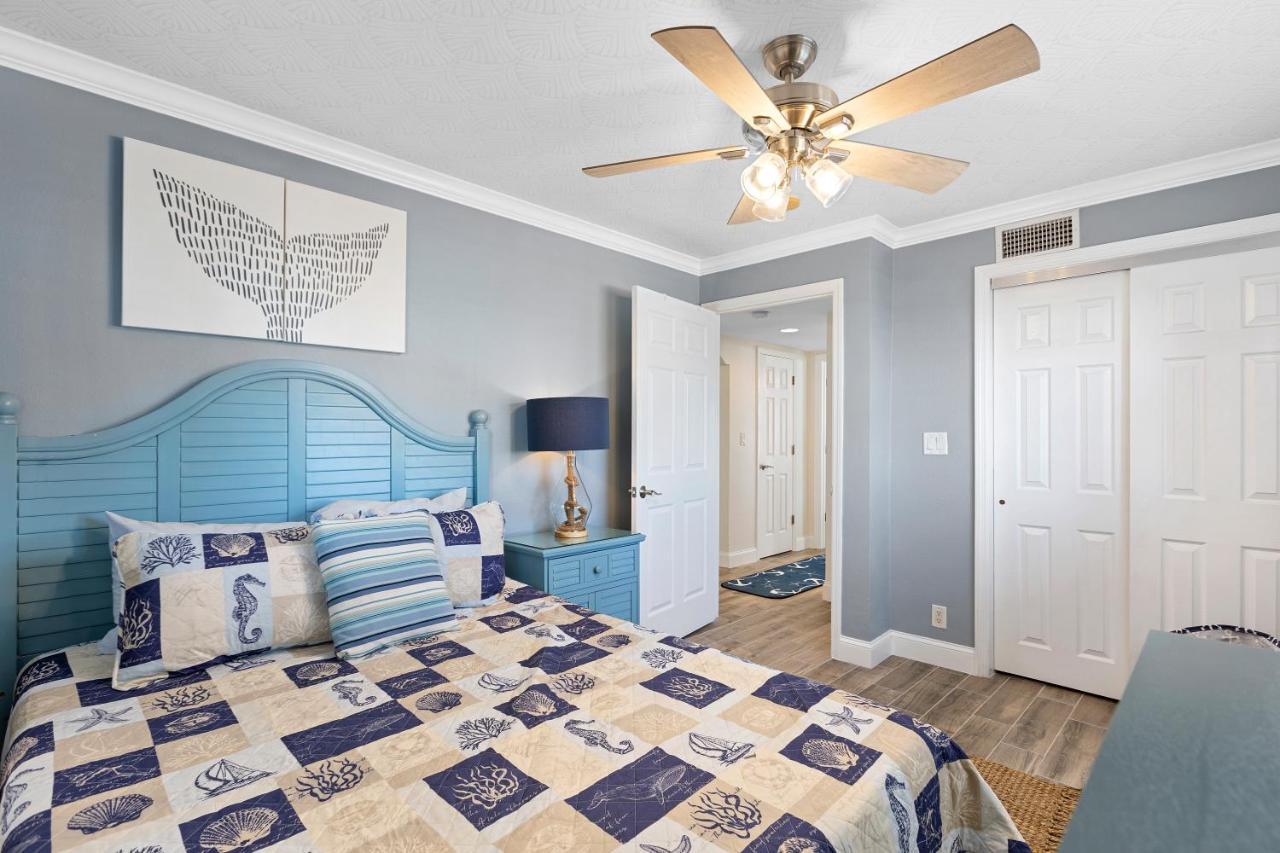 Premier 2bd Waterfront Barefoot Beach Apartment